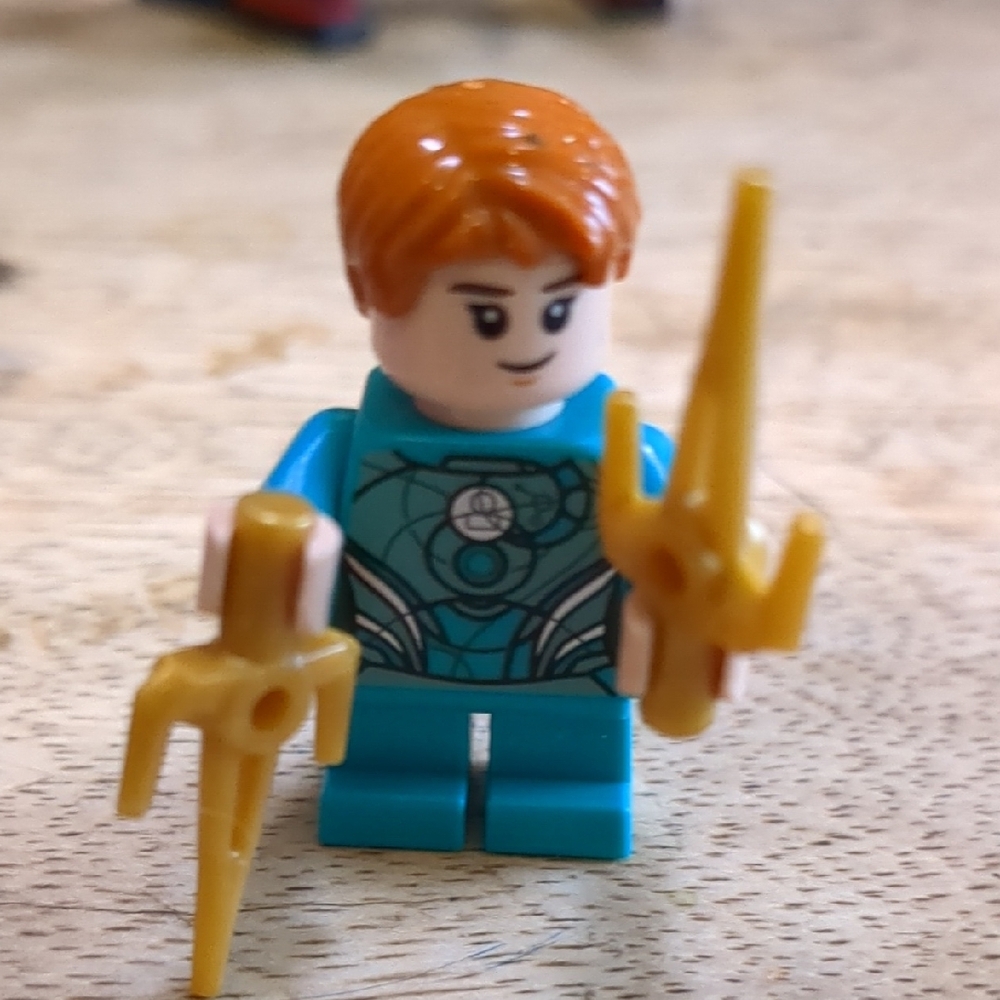 LEGO 76145 — Eternals’ Aerial Assault Gold - Picture 9 of 12